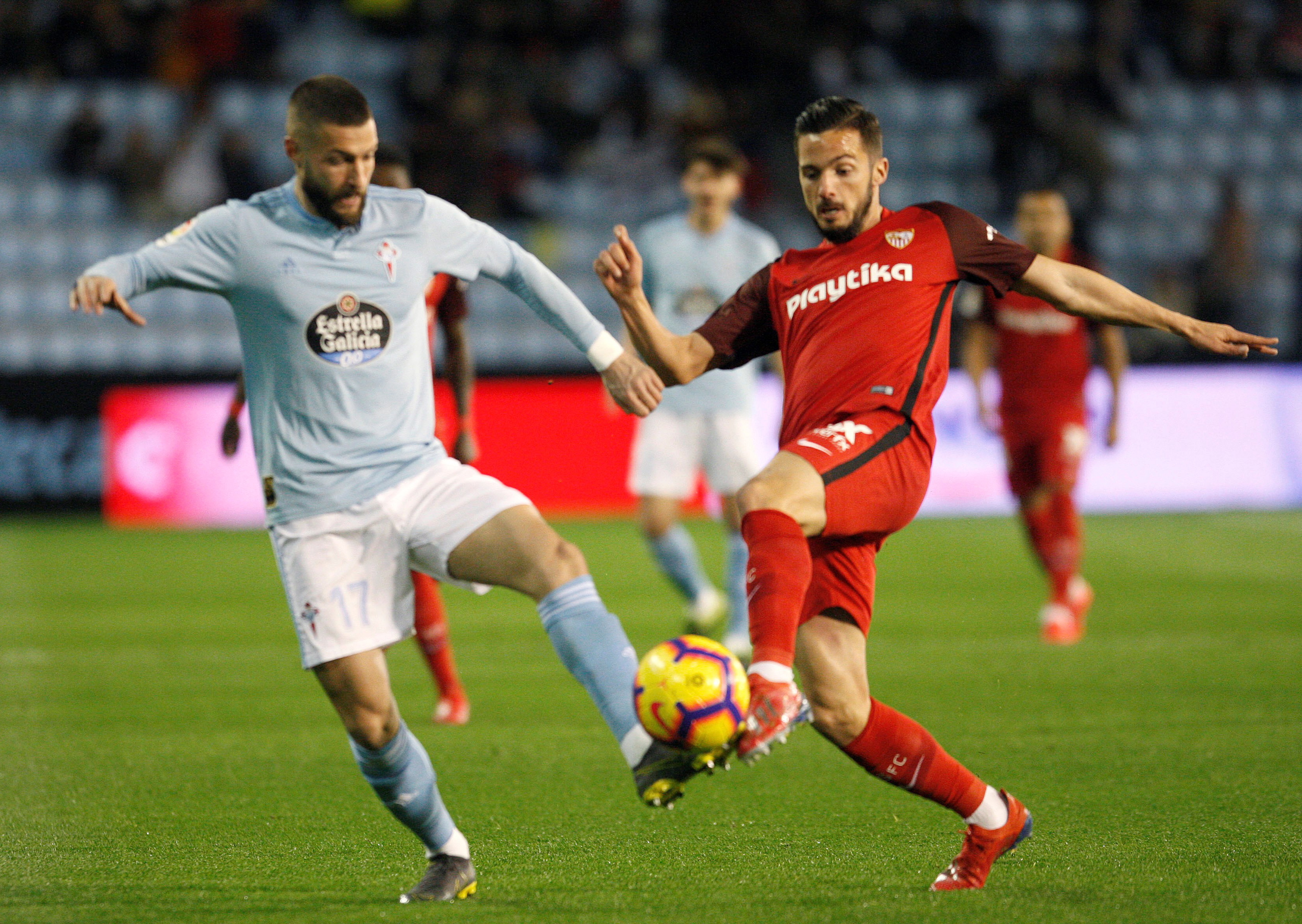 吸引无数目 吸引无数目