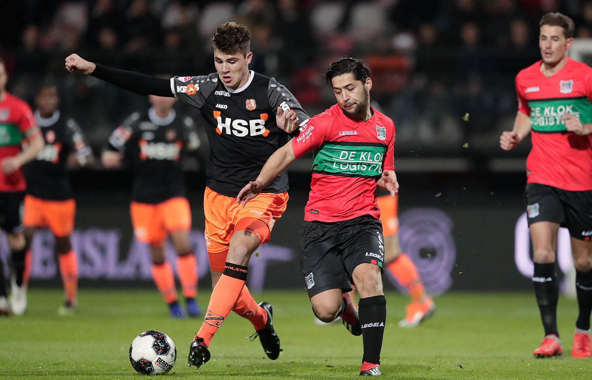 表明了他对 表明了他对