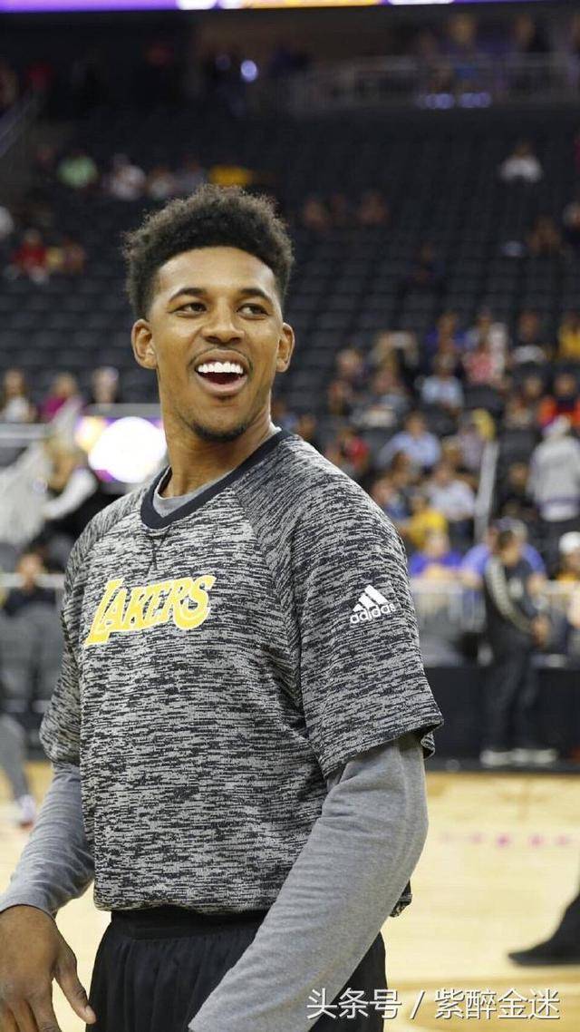 不是轻松 不是轻松